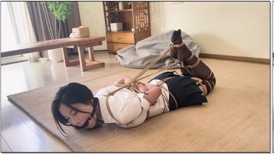 ATM290-奥特曼 肉肉的圆脸妹子小芜 吊带黑丝驷马
