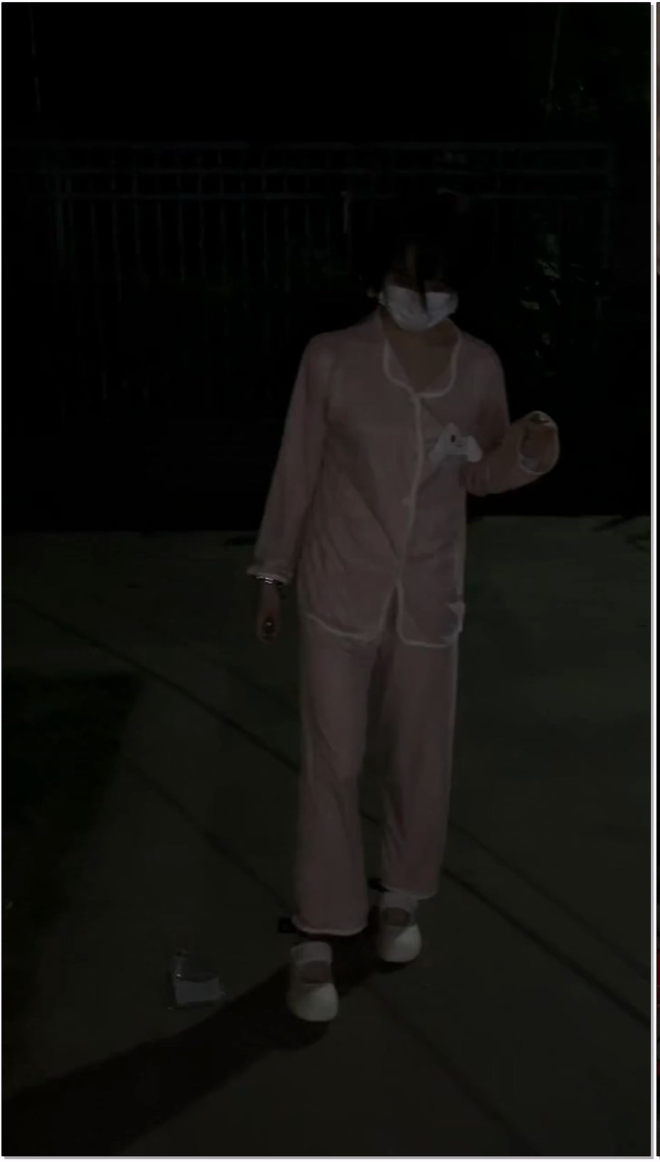 BLE019-布莱恩 双马尾学妹深夜镣铐外出-戴脚镣出门玩