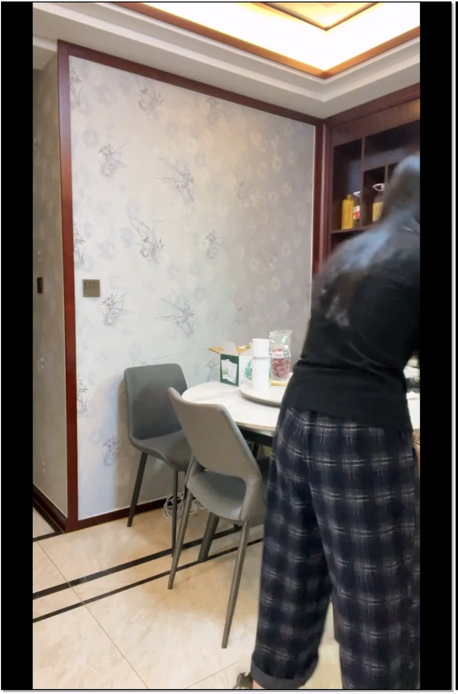 BLE028-布莱恩 戴镣铐生活的大二女生-宅家日常