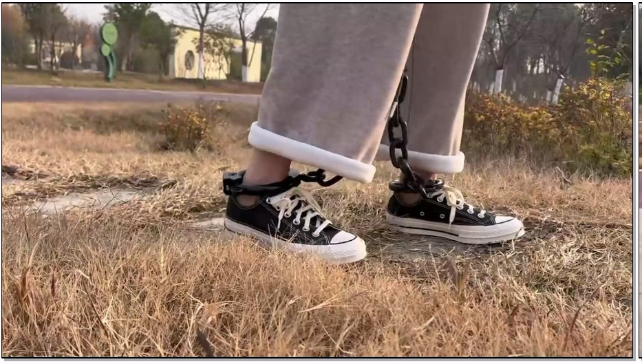 BLE032-布莱恩 匡威女孩白天公园玩镣铐-冬日里的5斤重镣