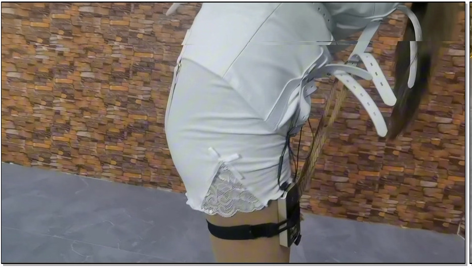 FTYC435-飞天原创 让希希穿上铁钉高跟,下面放入电击玩具,远程操作强行猫步走一小时,能否成功