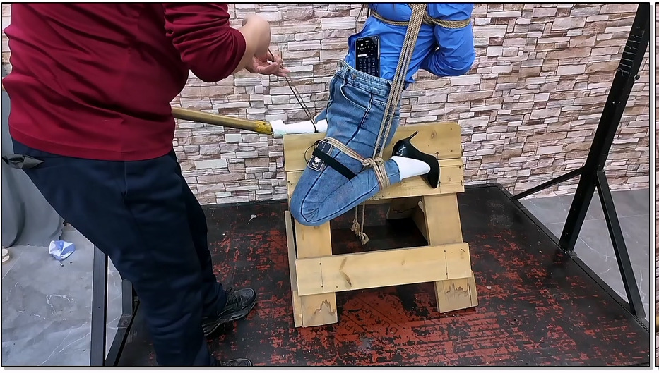 FTYC446-飞天原创 希希铁项圈挑战木马放置,最终经不起长时间折磨竞然喷了