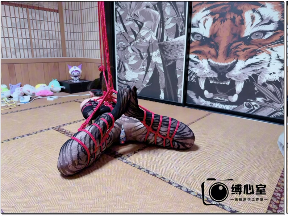 FXS061-缚心室 蛇纹黑丝女学生驷马紧缚,啵啵贝秒C神器,长时间GC折磨,爽到满地打滚