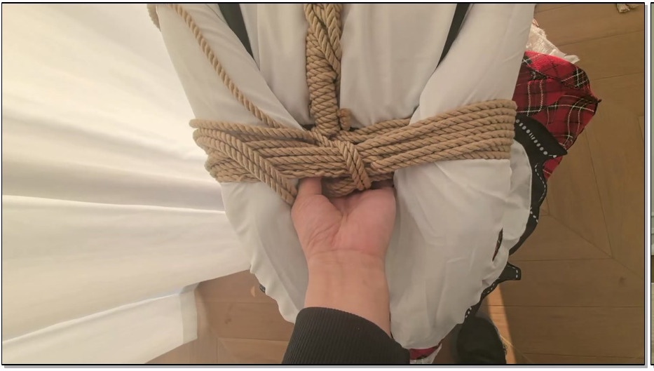 FXX160-FXX 暴走的小萝莉 你以为她那么傻不会说安全词吗？说安全词的前提是那得有安全词