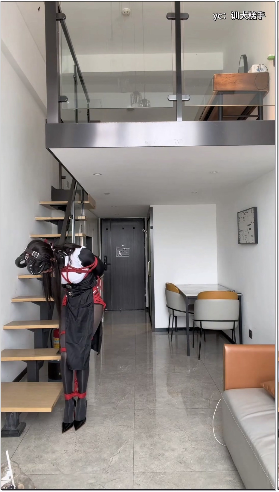 SYSA1114-训犬糕手 小糕炸金套装 黑丝魅魔修女单手套自缚 郊狼电击下还开门取外卖…口水直流 按耐不住的露出欲