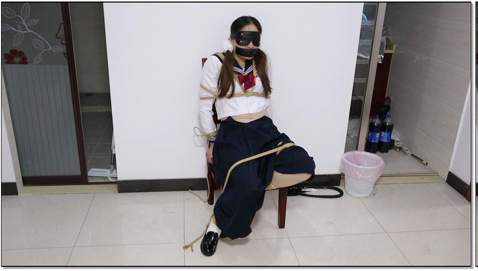 SYSA1489-荷仙少女 椅子缚捆绑玩素人女生4号 两种梆姿,水手服少女鞭打凌辱,语言羞辱,玩具挑逗,害怕的惊叫连连,全程挣扎委屈想求饶却被堵住嘴说不出来话