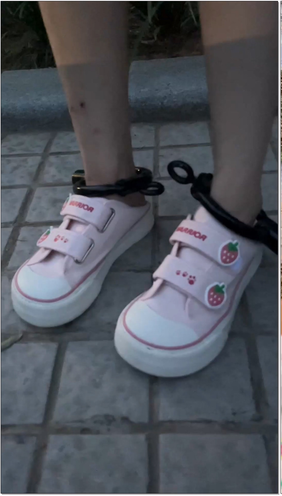 SYSA1864-布莱恩 女儿服妹子的脚镣vlog-戴镣外出遛狗