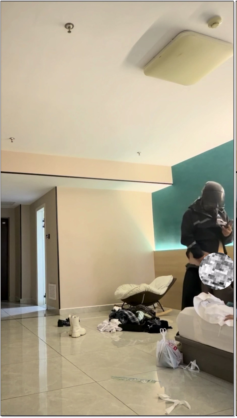 SYSA544-hx0532 勾引外卖小哥翻车经历~无内肉丝躺在床上自慰被外卖小哥发现，小哥竟然威胁不帮忙口出来就不离开！