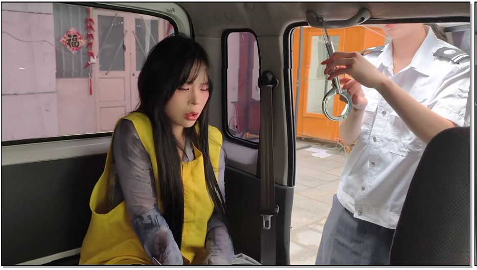 XXGZS065-鑫鑫工作室 一名女子因转发YH视频而被传唤自首。她声称自己只是觉得好玩，并未故意
