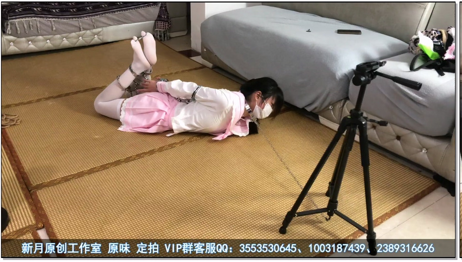 XYYC333-新月原创 荷露 甜妹白丝直臂驷马全身铐 能铐的部分都铐好了 拴着脖子扯