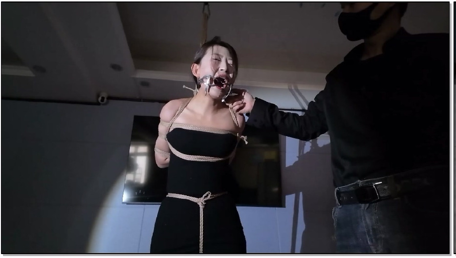 YSSA642-一绳所爱 空姐服吊缚杨若雨