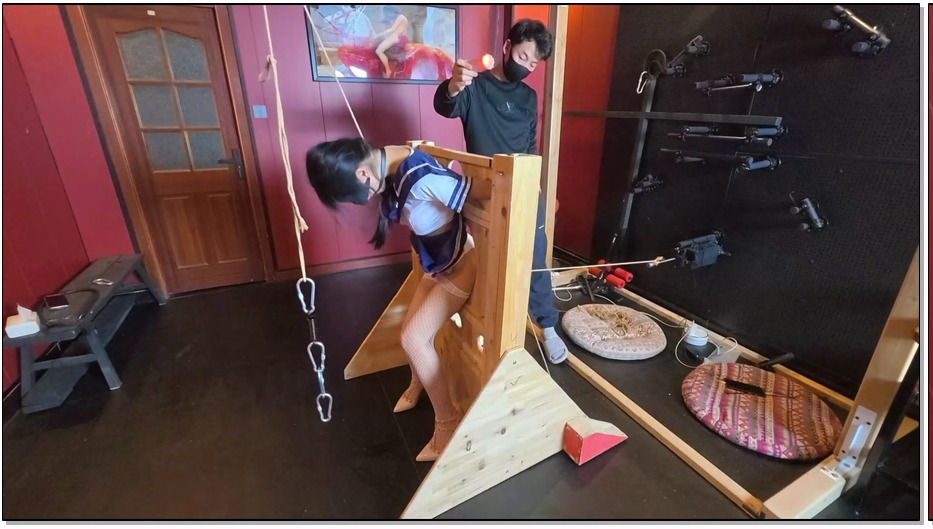 YZC068-意之窗 汤圆 真空袋窒息+固定木质刑架+绳子勒B+滴蜡+Zhen动棒tj+口球流口水